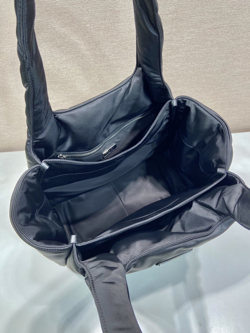 Pra*a tote bags
